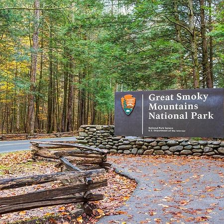 Bear Tracks, 2 Bedrooms, Hot Tub, Fireplace, Wifi, Jetted Tub, Sleeps 6 Gatlinburg Exteriér fotografie