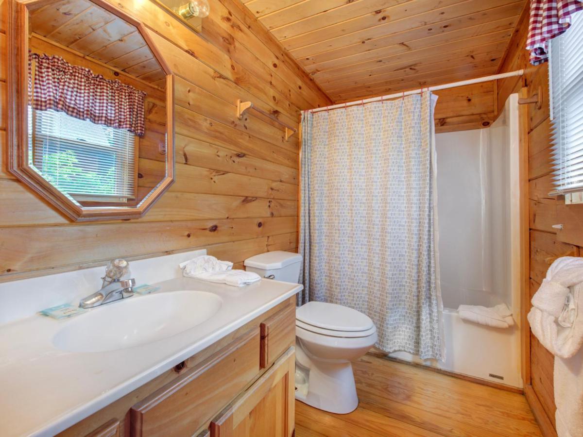 Bear Tracks, 2 Bedrooms, Hot Tub, Fireplace, Wifi, Jetted Tub, Sleeps 6 Gatlinburg Exteriér fotografie