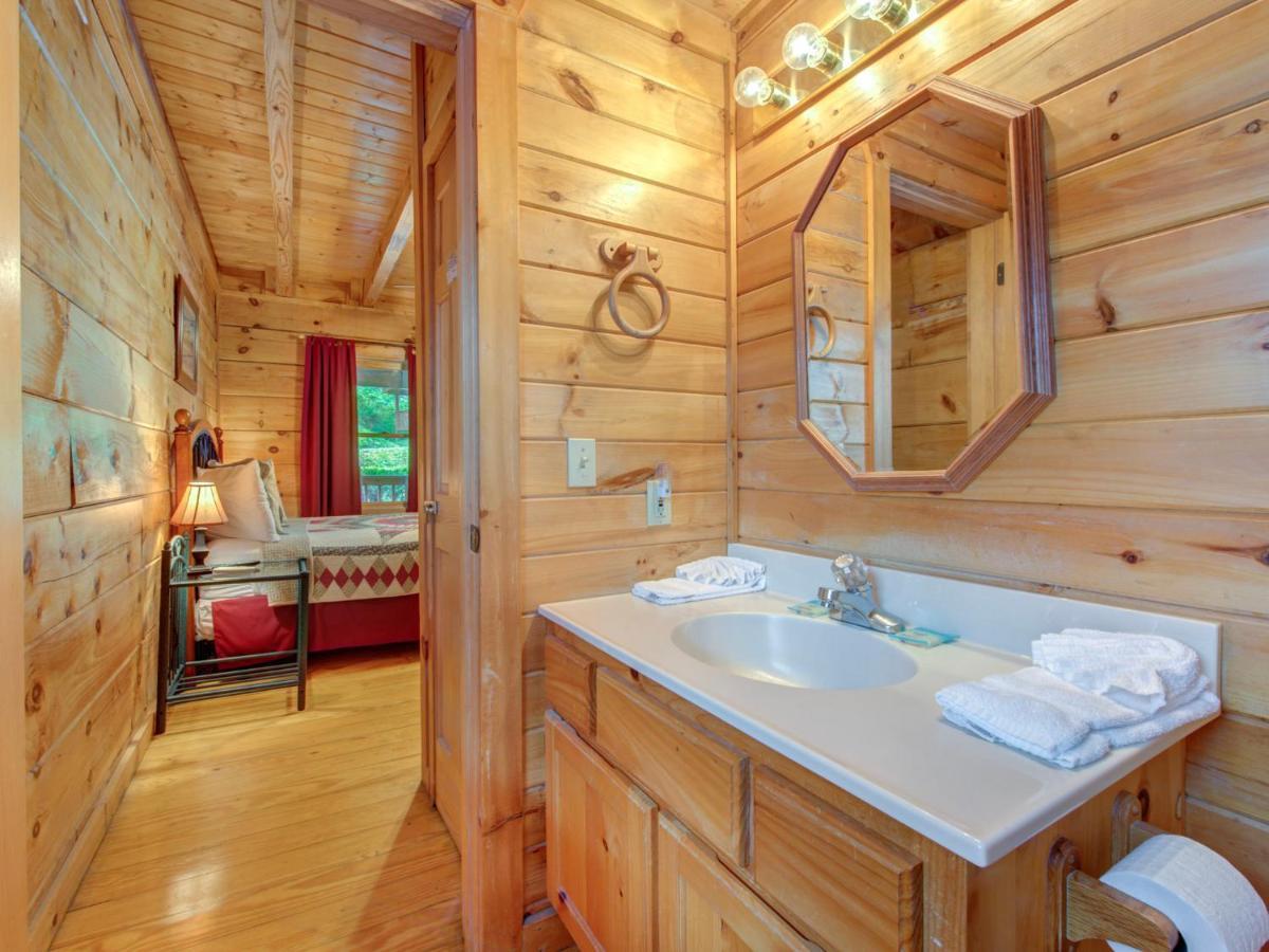 Bear Tracks, 2 Bedrooms, Hot Tub, Fireplace, Wifi, Jetted Tub, Sleeps 6 Gatlinburg Exteriér fotografie