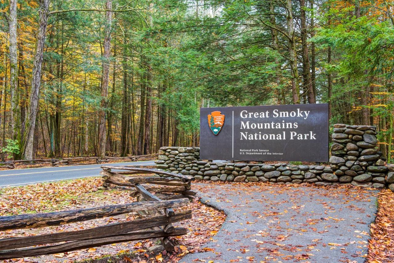 Bear Tracks, 2 Bedrooms, Hot Tub, Fireplace, Wifi, Jetted Tub, Sleeps 6 Gatlinburg Exteriér fotografie